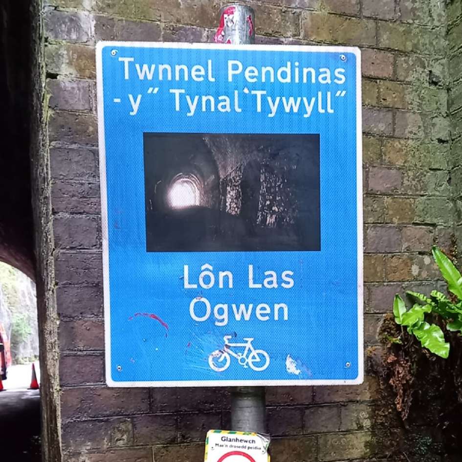 Graffiti Remover For Reflective Signs - Image 4