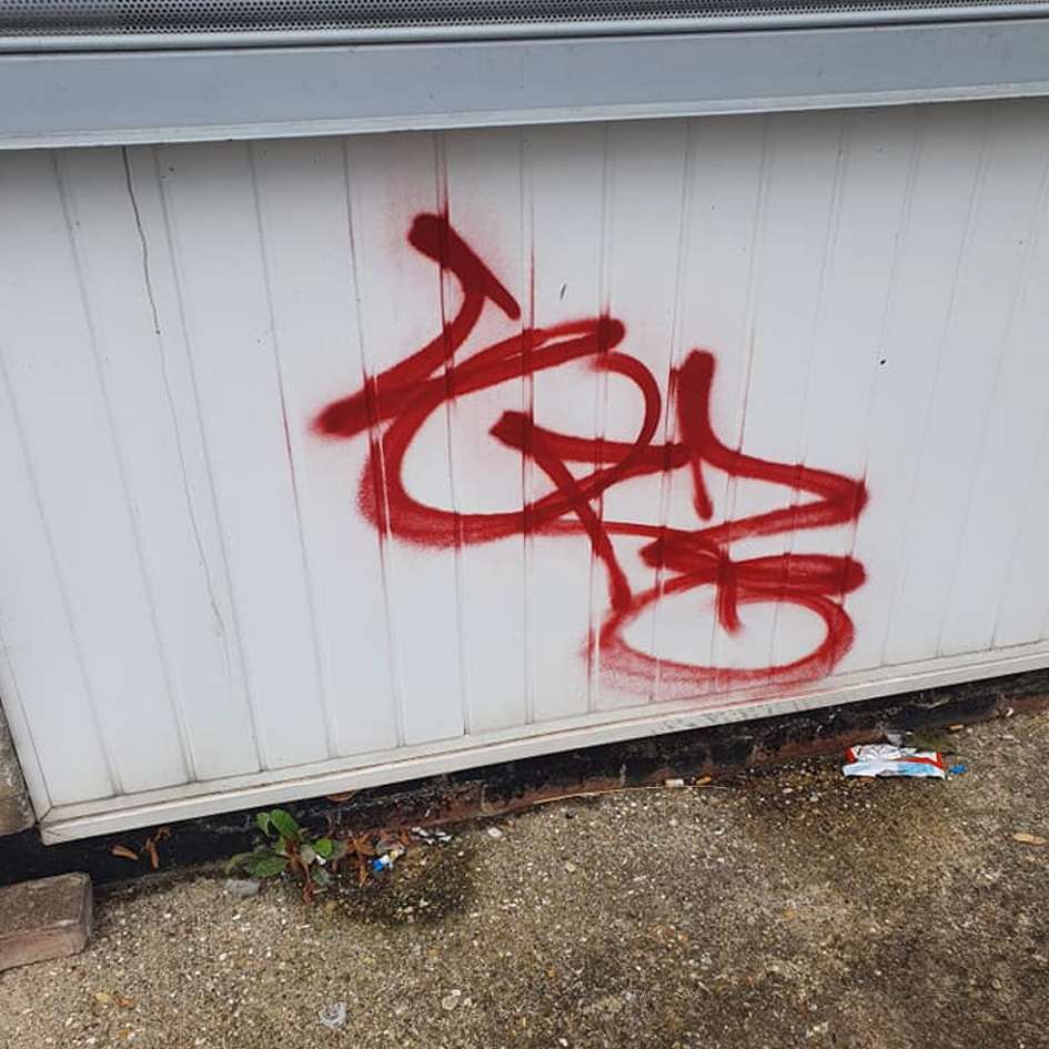 Graffiti Remover For Glass & Plastic - Image 2